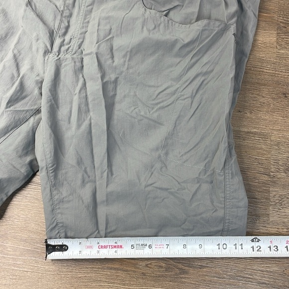 Mountain Hardware Men’s Grey Zip Off Convertible Outdoor Pants, size 42x34 - Picture 5 of 12